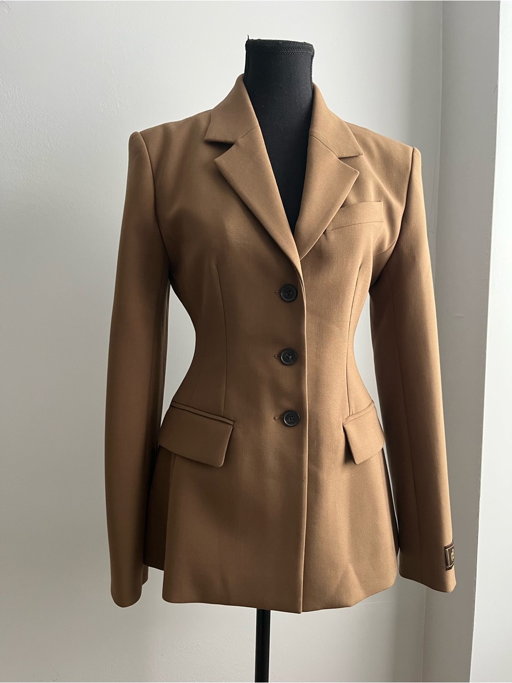 Aritzia standout Classic Tailored Women's Blazer Jacket in Camel